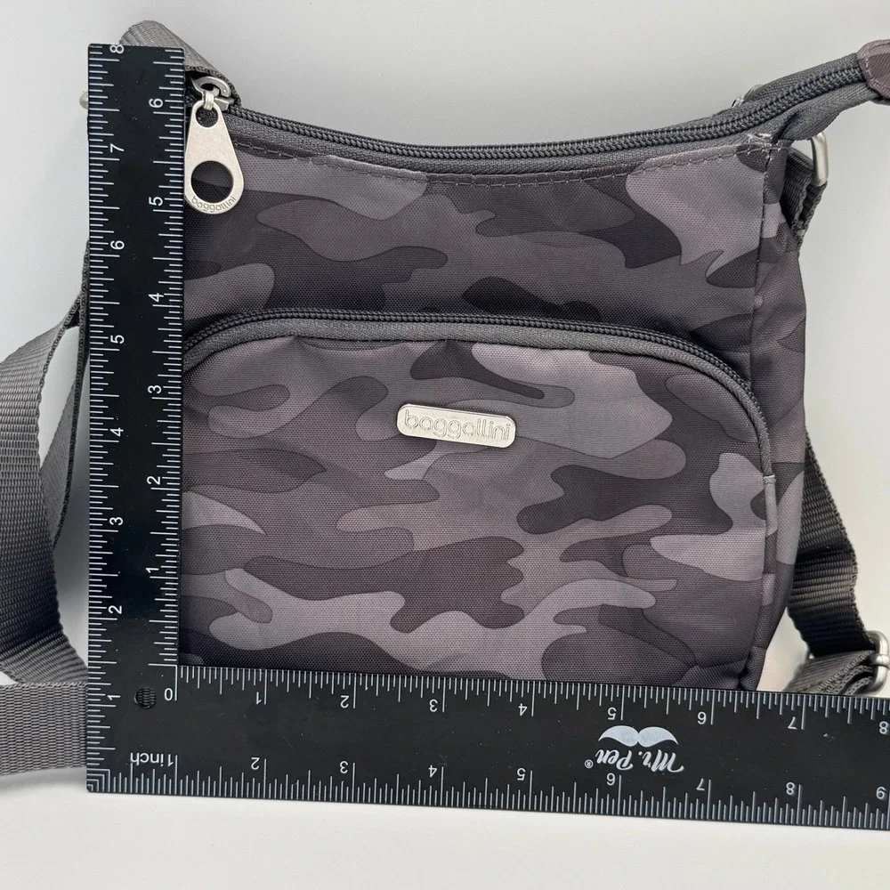 Baggallini Grey Camo Nylon Crossbody Bag‎ Small Multi Pocket Travel Purse